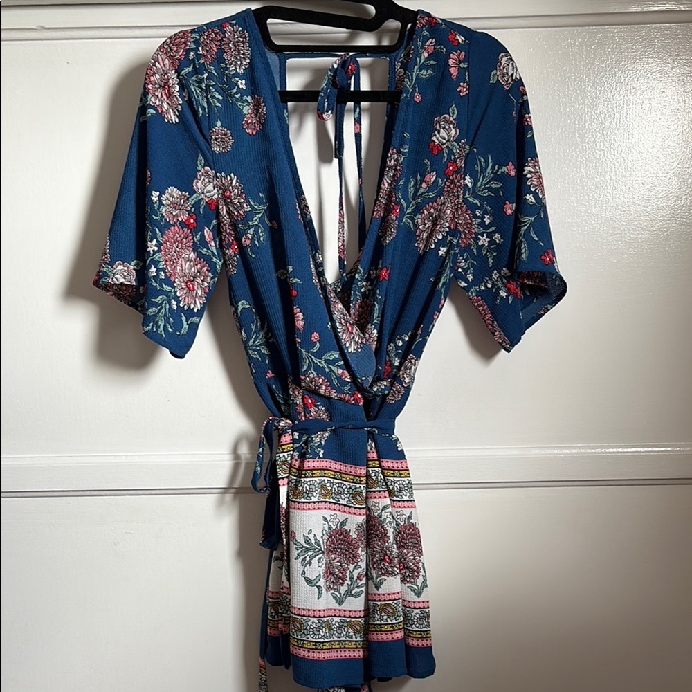 Floral Blue Romper with tie belt - Picture 5 of 6